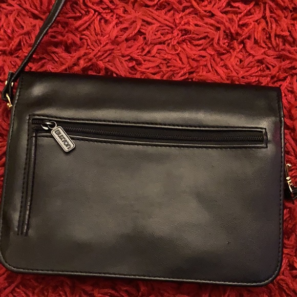 Buxton Clutch or Purse with detachable strap - Picture 8 of 11